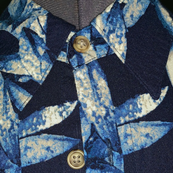 Summer 🌴 Men’s Button Down Tropical Shirt - Picture 4 of 6